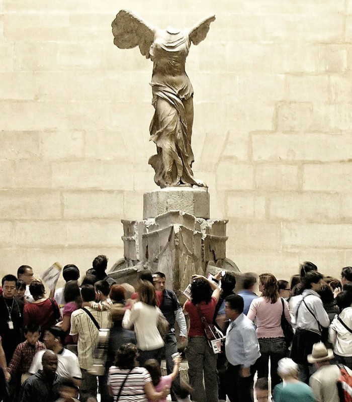 Louvre Tour with Pick-Up & Drop Off in Paris