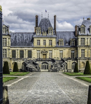 Fontainebleau castle half day private tour